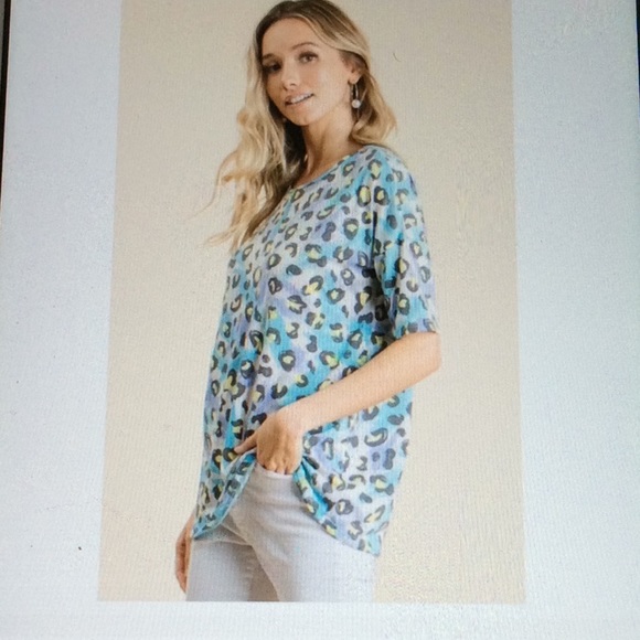 🫐  Colorful animal print short sleeve top - Picture 5 of 14